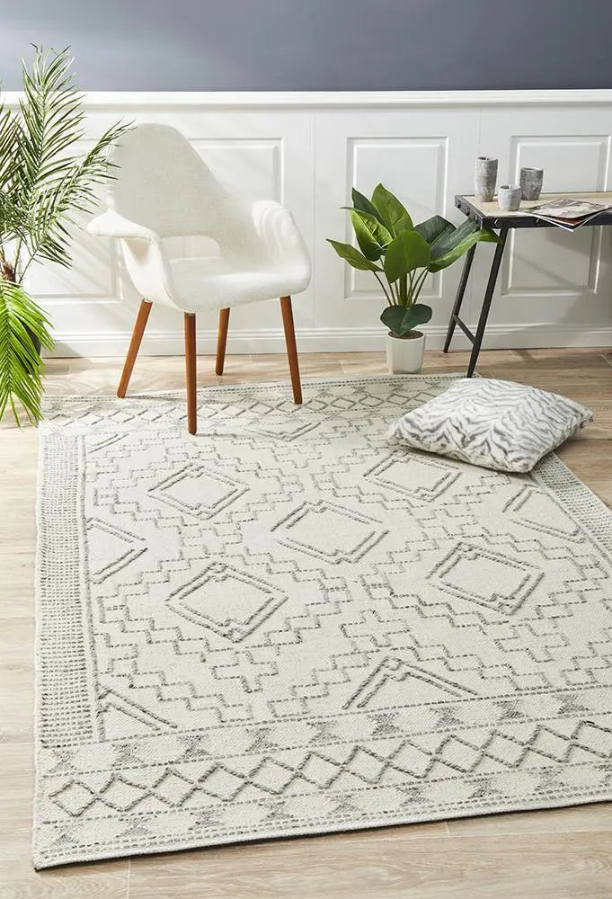 Amber 802 Ivory Wool Rug Unitex