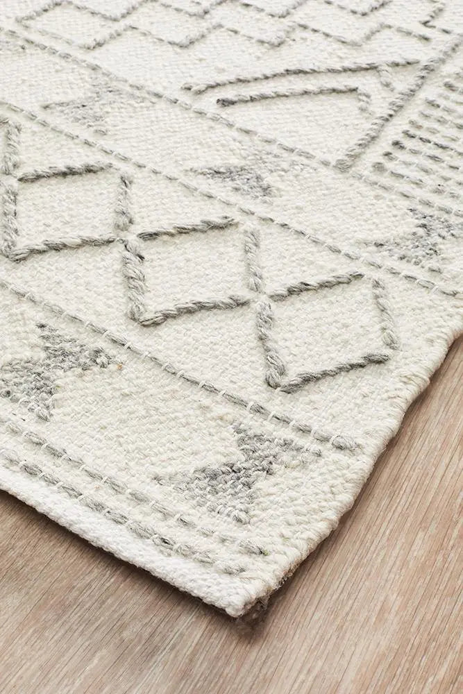 Amber 802 Ivory Wool Rug Unitex