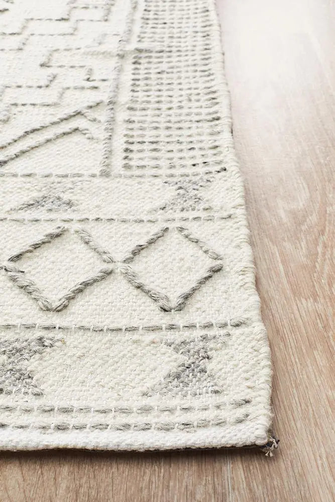 Amber 802 Ivory Wool Rug Unitex