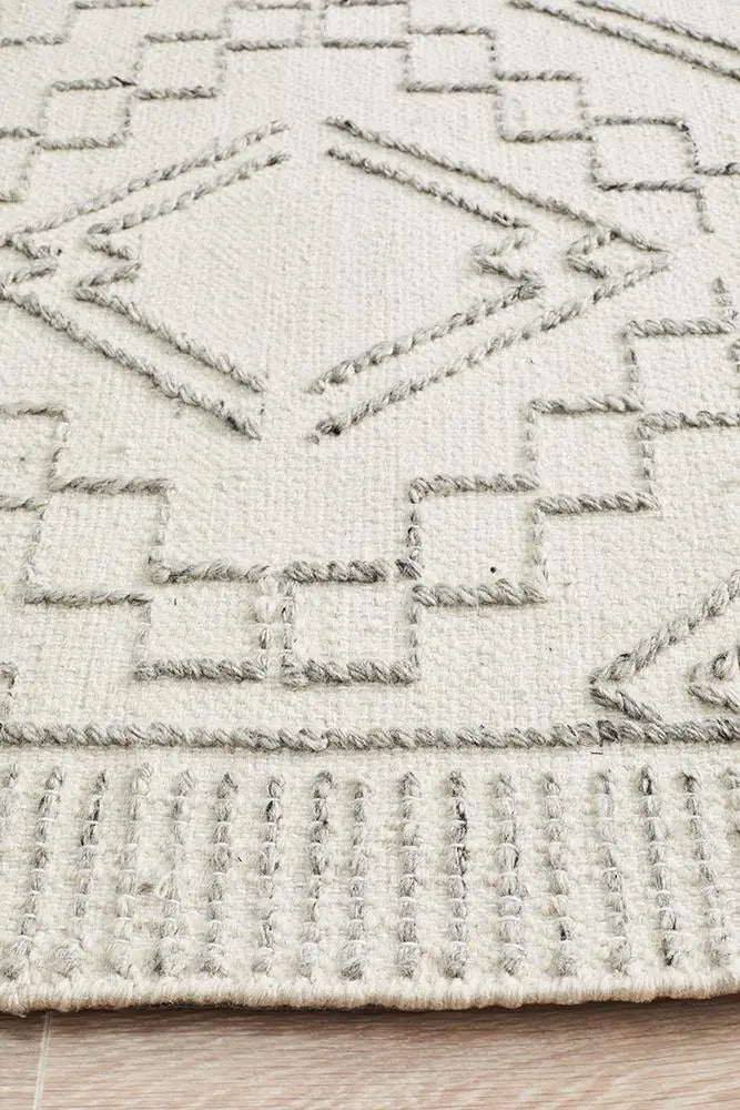 Amber 802 Ivory Wool Rug Unitex
