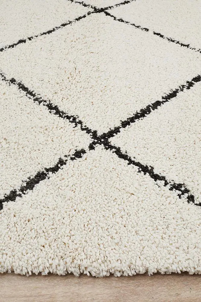 Sila 22 White Shaggy Rug Unitex