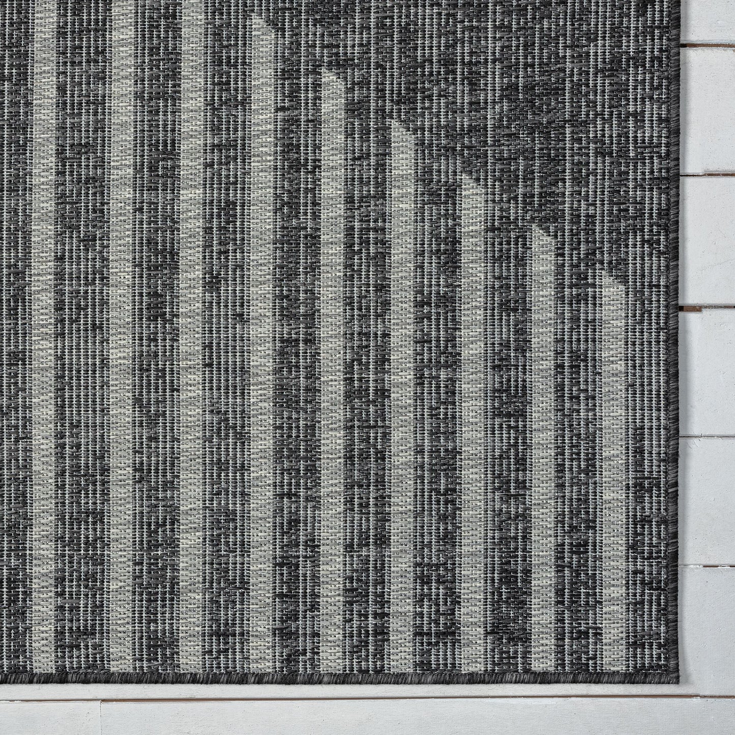 Alfresco 425 Ebony Saray Rugs