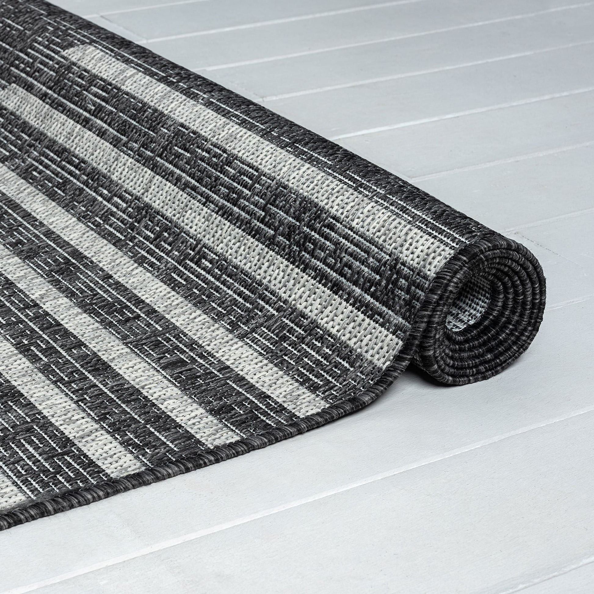 Alfresco 425 Ebony Runner Saray Rugs