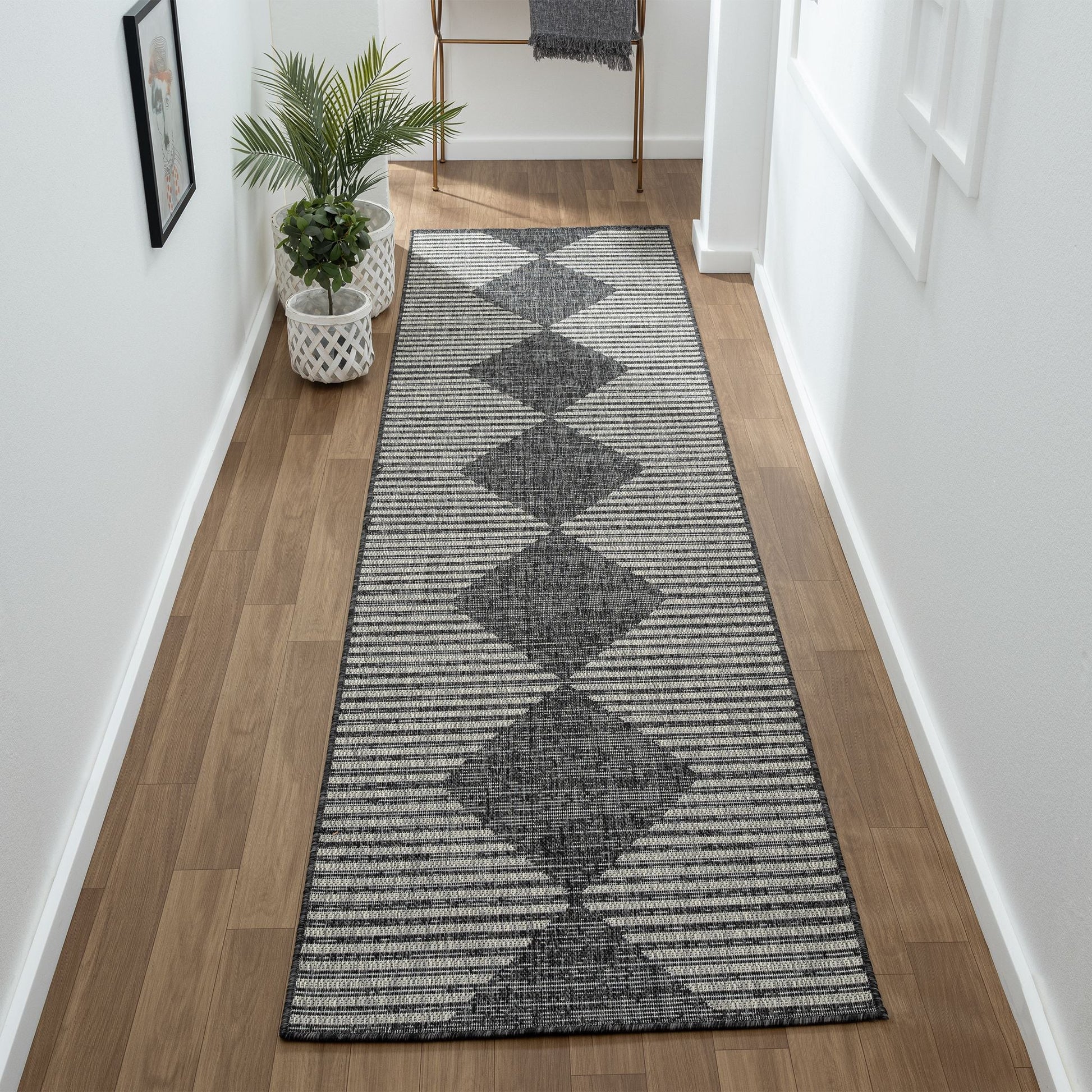 Alfresco 425 Ebony Runner Saray Rugs
