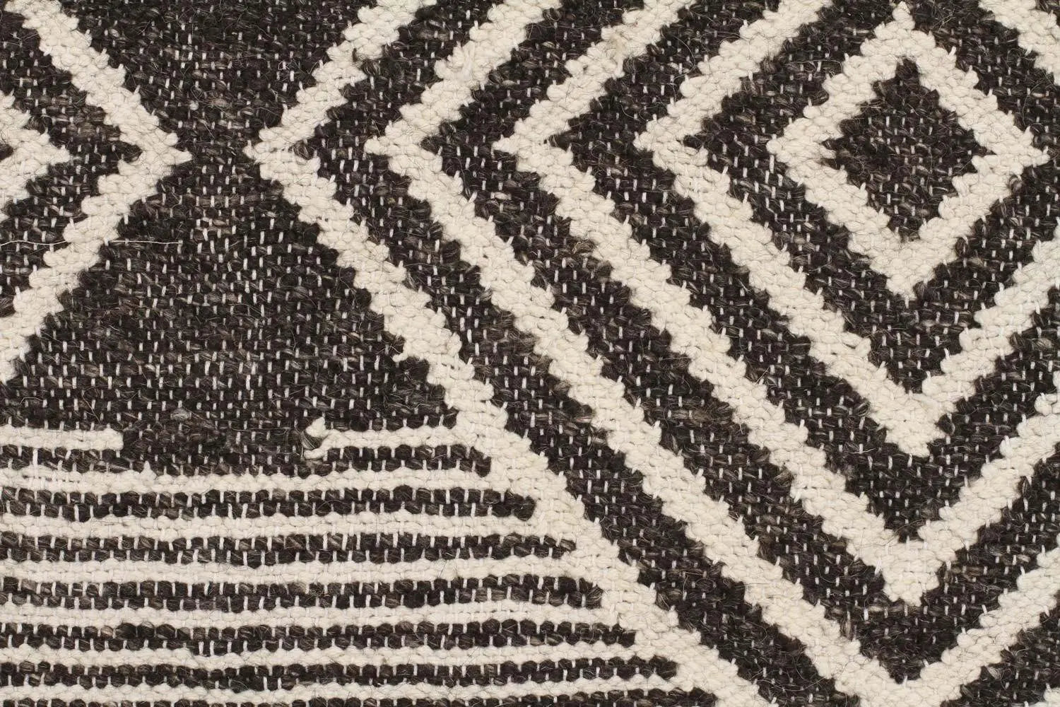 Bonita 744 Charcoal Wool and Viscose Rug Unitex