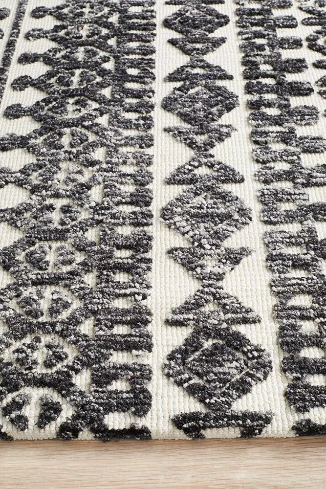 Levanta Yasmin Ivory Black Rug Rug Culture