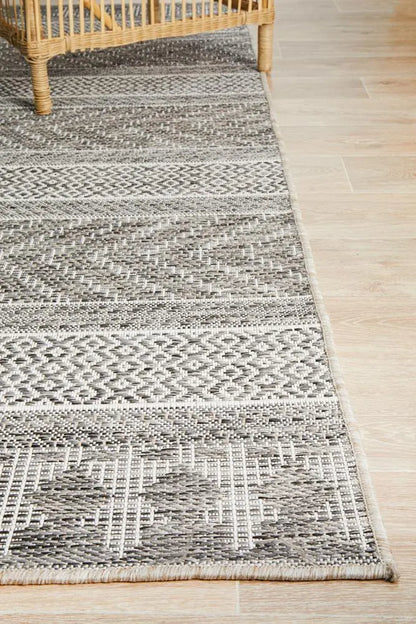 Outdoor Terrace  arrow Grey Rug Rug Culture
