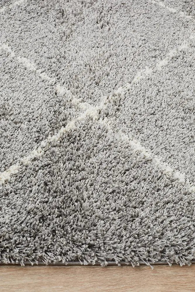 Sila 22 Silver Shaggy Rug Unitex
