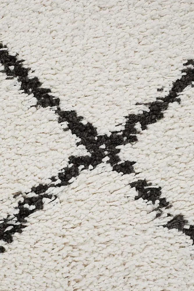Sila 22 White Shaggy Rug Unitex