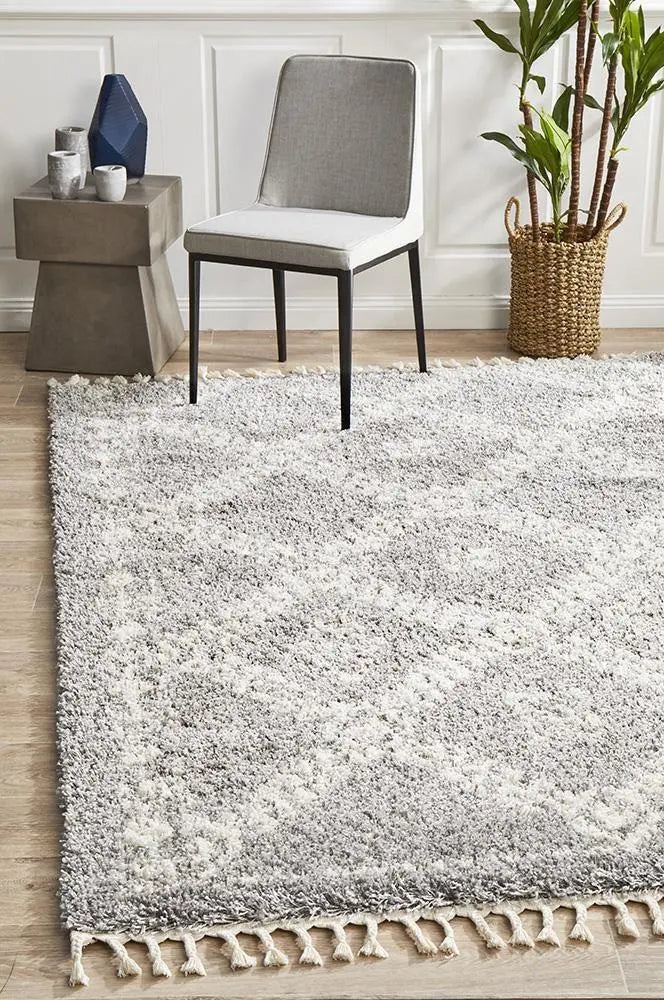 Sila 33 Silver Shaggy Rug Unitex
