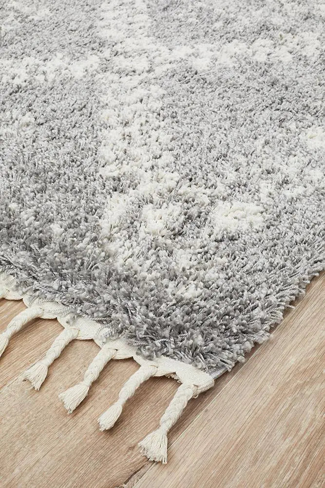 Sila 33 Silver Shaggy Rug Unitex