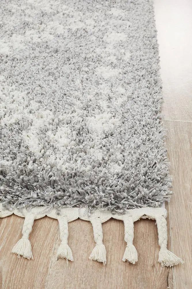 Sila 33 Silver Shaggy Rug Unitex