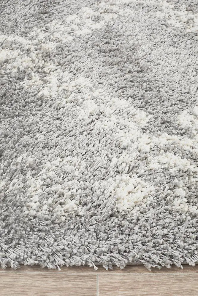 Sila 33 Silver Shaggy Rug Unitex